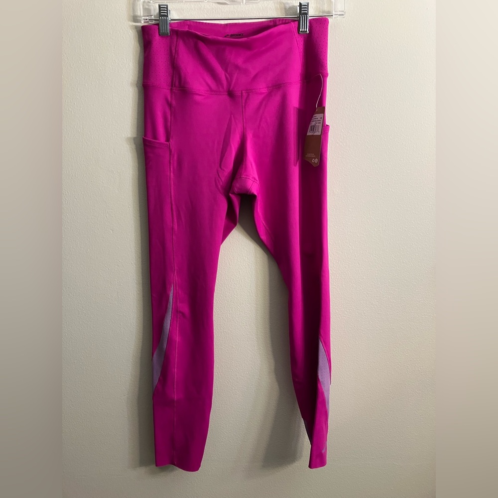 Brooks NWT method 7/8 tight magenta sz M